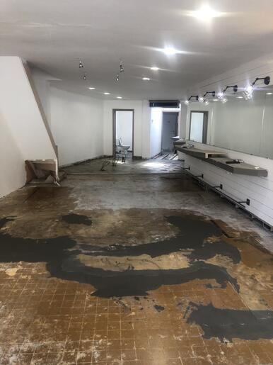 Vloerbekleding Slosse bij Kapsalon Skinkwafé Torhout